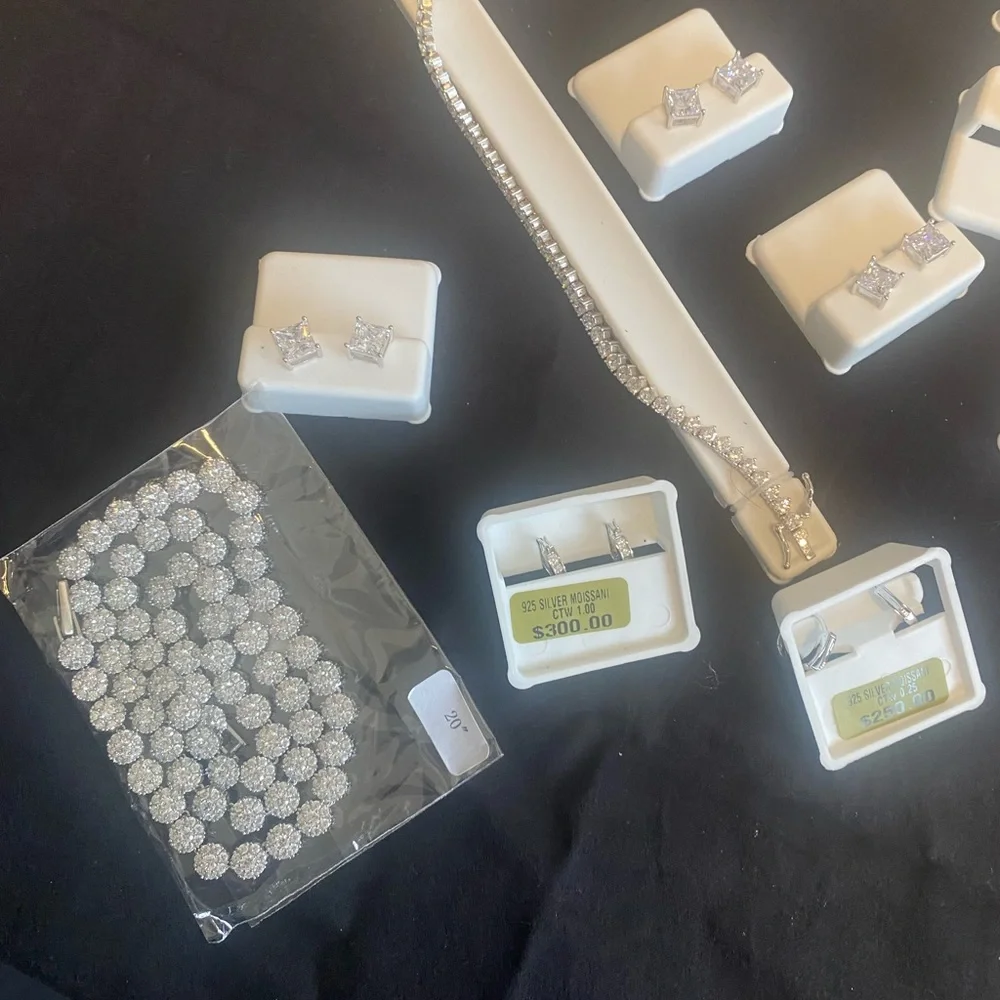 Massive lot of 100 pieces .925 silver with Zirconia, Moissanite, 10k gold - Picture 3 of 17